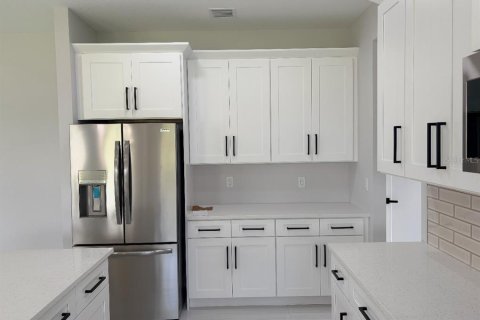 House in North Port, Florida 3 bedrooms, 182.27 sq.m. № 2204301 - photo 21