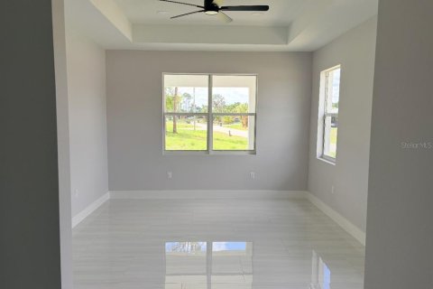 House in North Port, Florida 3 bedrooms, 182.27 sq.m. № 2204301 - photo 15