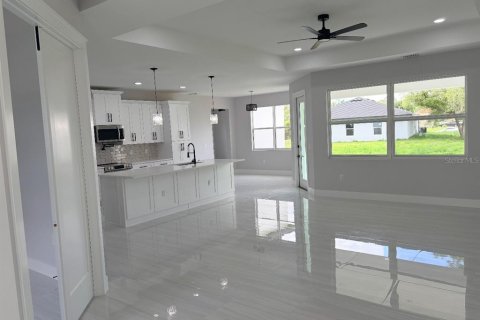 House in North Port, Florida 3 bedrooms, 182.27 sq.m. № 2204301 - photo 8