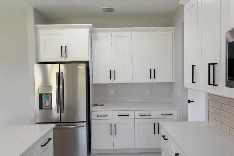House in North Port, Florida 3 bedrooms, 182.27 sq.m. № 2204301 - photo 16