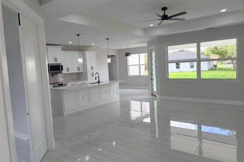 House in North Port, Florida 3 bedrooms, 182.27 sq.m. № 2204301 - photo 3