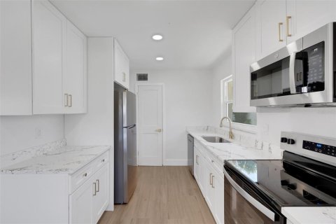 Appartement à louer à Belleair Bluffs, Floride: 2 chambres, 106.28 m2 № 2408943 - photo 22