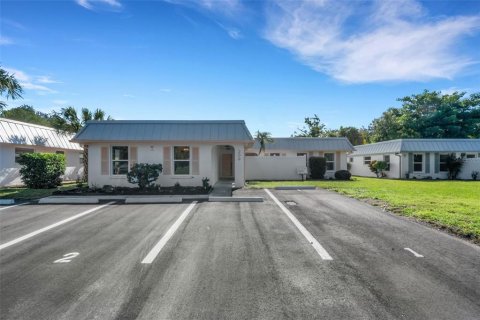 Appartement à Belleair Bluffs, Floride 2 chambres, 106.28 m2 № 2408943
