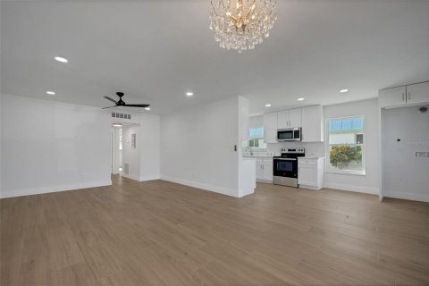Appartement à louer à Belleair Bluffs, Floride: 2 chambres, 106.28 m2 № 2408943 - photo 15