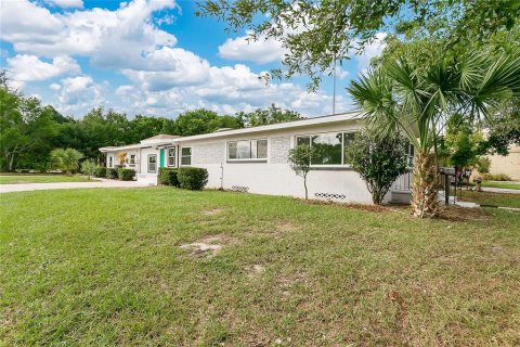 House in Winter Park, Florida 5 bedrooms, 229.65 sq.m. № 2135448 - photo 27
