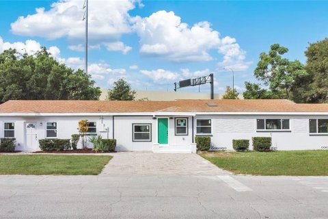Casa en Winter Park, Florida 5 dormitorios, 229.65 m2 № 2135448