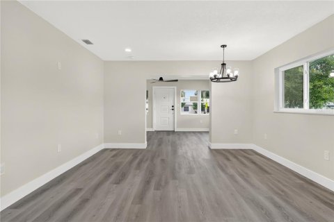 House in Winter Park, Florida 5 bedrooms, 229.65 sq.m. № 2135448 - photo 7