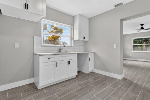 House in Winter Park, Florida 5 bedrooms, 229.65 sq.m. № 2135448 - photo 20