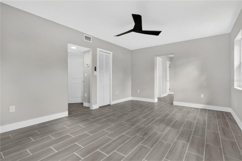 House in Winter Park, Florida 5 bedrooms, 229.65 sq.m. № 2135448 - photo 18