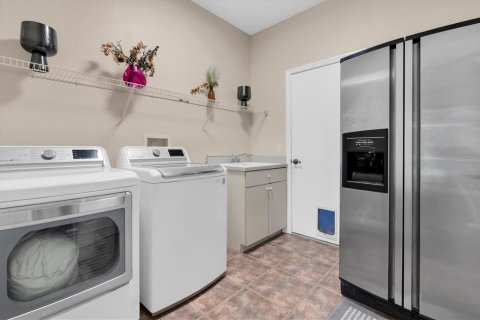 House in Tampa, Florida 4 bedrooms, 320.98 sq.m. № 2321021 - photo 29