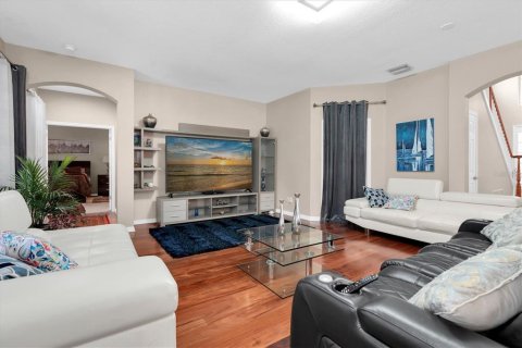 House in Tampa, Florida 4 bedrooms, 320.98 sq.m. № 2321021 - photo 9