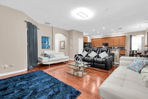 House in Tampa, Florida 4 bedrooms, 320.98 sq.m. № 2321021 - photo 10