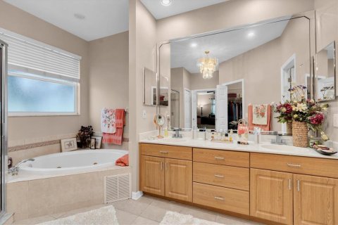 House in Tampa, Florida 4 bedrooms, 320.98 sq.m. № 2321021 - photo 27