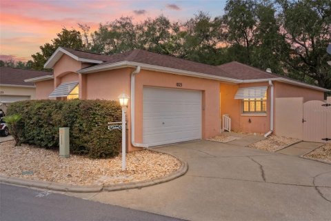 House in Lady Lake, Florida 2 bedrooms, 96.62 sq.m. № 2316814