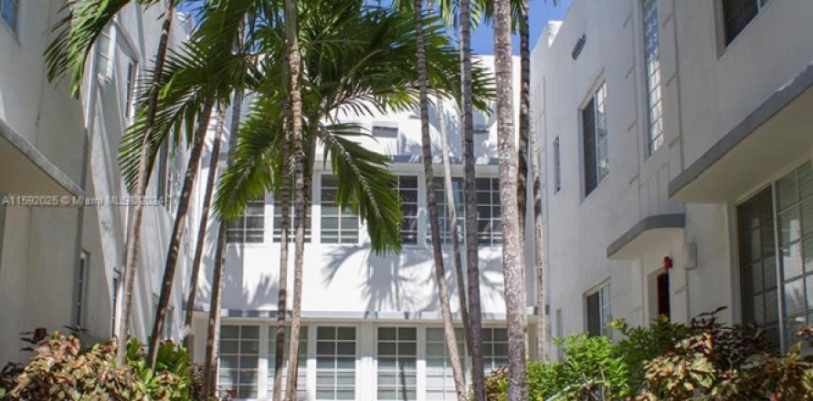 Condominio en Miami Beach, Florida, 1 dormitorio  № 1979320