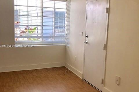 Condominio en venta en Miami Beach, Florida, 1 dormitorio, 49.42 m2 № 1979320 - foto 9