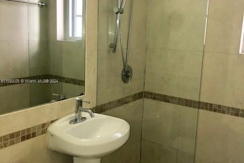 Condominio en venta en Miami Beach, Florida, 1 dormitorio, 49.42 m2 № 1979320 - foto 4