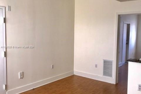 Condominio en venta en Miami Beach, Florida, 1 dormitorio, 49.42 m2 № 1979320 - foto 3