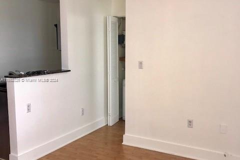 Condominio en venta en Miami Beach, Florida, 1 dormitorio, 49.42 m2 № 1979320 - foto 2