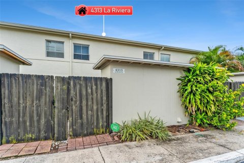 Touwnhouse à vendre à Tampa, Floride: 2 chambres, 96.99 m2 № 1899681 - photo 2