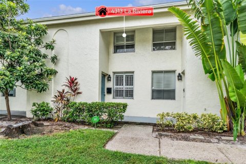 Touwnhouse à vendre à Tampa, Floride: 2 chambres, 96.99 m2 № 1899681 - photo 1