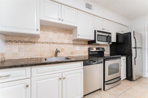 Touwnhouse à vendre à Tampa, Floride: 2 chambres, 96.99 m2 № 1899681 - photo 15
