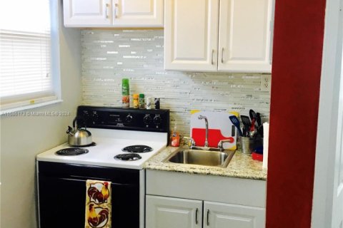 Commercial property in Hollywood, Florida 165.18 sq.m. № 1874542 - photo 20