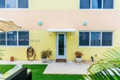 Commercial property in Hollywood, Florida 165.18 sq.m. № 1874542 - photo 5