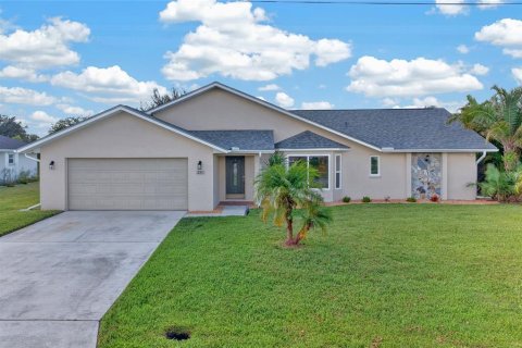 House in Punta Gorda, Florida 3 bedrooms, 141.58 sq.m. № 2360911