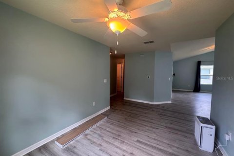 Casa en alquiler en Spring Hill, Florida, 3 dormitorios, 140.1 m2 № 1910633 - foto 17
