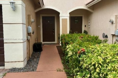 Adosado en venta en Tamarac, Florida, 2 dormitorios, 132.66 m2 № 1993356 - foto 1