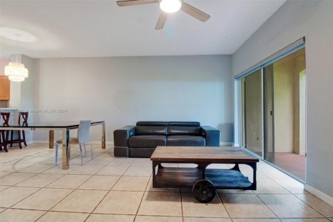 Adosado en venta en Tamarac, Florida, 2 dormitorios, 132.66 m2 № 1993356 - foto 13