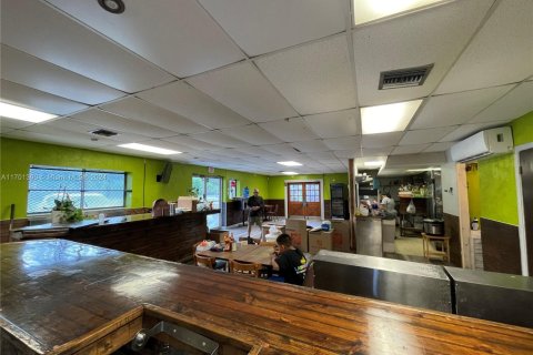 Propiedad comercial en venta en St. Lucie, Florida № 1811228 - foto 25
