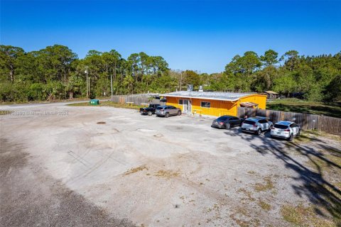 Propiedad comercial en venta en St. Lucie, Florida № 1811228 - foto 1