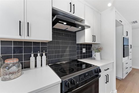Купить виллу или дом в Сарасота, Флорида 6 комнат, 149.02м2, № 2117128 - фото 16