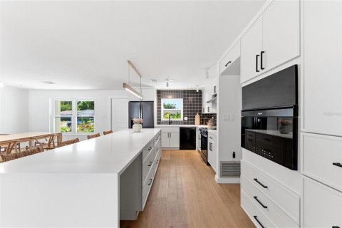Купить виллу или дом в Сарасота, Флорида 6 комнат, 149.02м2, № 2117128 - фото 12
