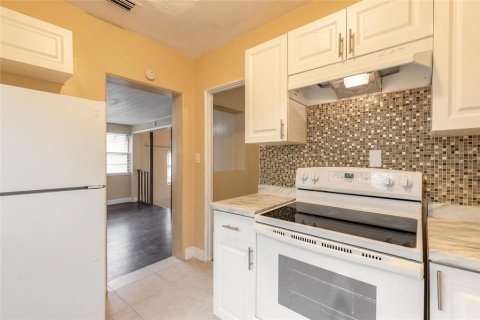 House in Daytona Beach, Florida 3 bedrooms, 142.51 sq.m. № 1879619 - photo 15