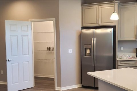 Townhouse in Wesley Chapel, Florida 3 bedrooms, 172.15 sq.m. № 2277214 - photo 17