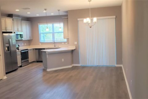 Townhouse in Wesley Chapel, Florida 3 bedrooms, 172.15 sq.m. № 2277214 - photo 13