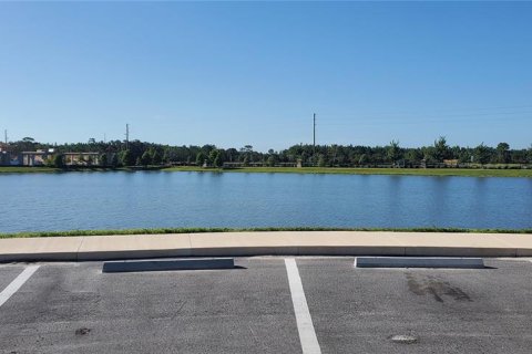 Townhouse in Wesley Chapel, Florida 3 bedrooms, 172.15 sq.m. № 2277214 - photo 2