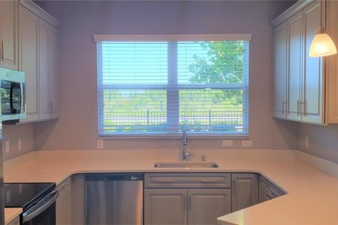 Townhouse in Wesley Chapel, Florida 3 bedrooms, 172.15 sq.m. № 2277214 - photo 15