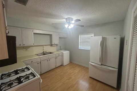 House in Pinellas Park, Florida 2 bedrooms, 79.9 sq.m. № 1793158 - photo 6