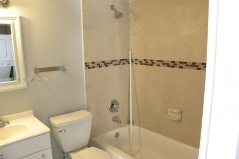 Купить кондоминиум в Майами, Флорида 2 спальни, 78.04м2, № 2079176 - фото 8