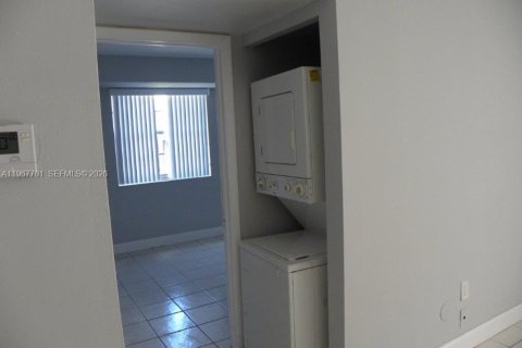 Купить кондоминиум в Майами, Флорида 2 спальни, 78.04м2, № 2079176 - фото 10