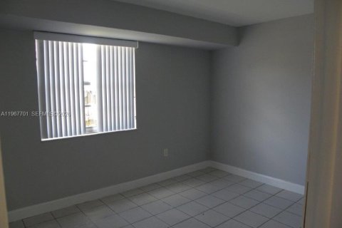 Купить кондоминиум в Майами, Флорида 2 спальни, 78.04м2, № 2079176 - фото 11