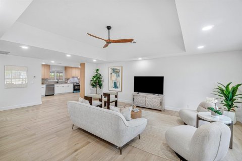 House in Boynton Beach, Florida 3 bedrooms, 173.17 sq.m. № 2188182 - photo 2
