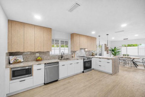 House in Boynton Beach, Florida 3 bedrooms, 173.17 sq.m. № 2188182 - photo 4