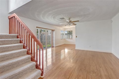 Casa en venta en Cutler Bay, Florida, 4 dormitorios, 182.74 m2 № 2011142 - foto 5