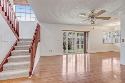 Casa en venta en Cutler Bay, Florida, 4 dormitorios, 182.74 m2 № 2011142 - foto 4