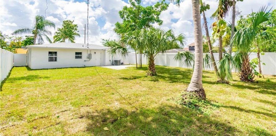 House in Oakland Park, Florida 3 bedrooms, 95.5 sq.m. № 1226760